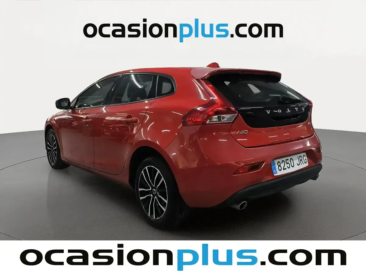 Usado Volvo V40 Momentum 150 CV (110 kW) 2016 Rojo