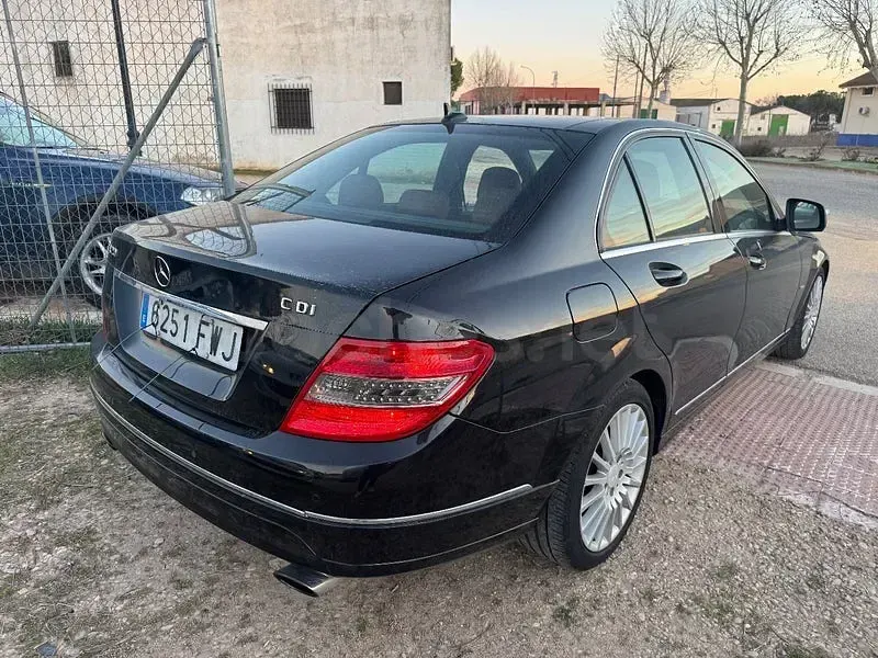 Usado Mercedes C320 Avantgarde 224 CV (164 kW) 2007 Negro Familiar