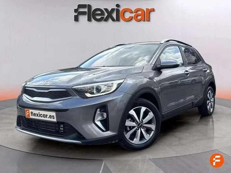 Usado Kia Stonic 101 CV (74 kW) 2025 Gris SUV