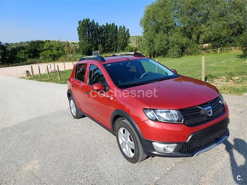 Rojo Usado 2015 Dacia Sandero Stepway Utilitario | 5900 € (Buen precio) - Imagen 1/4