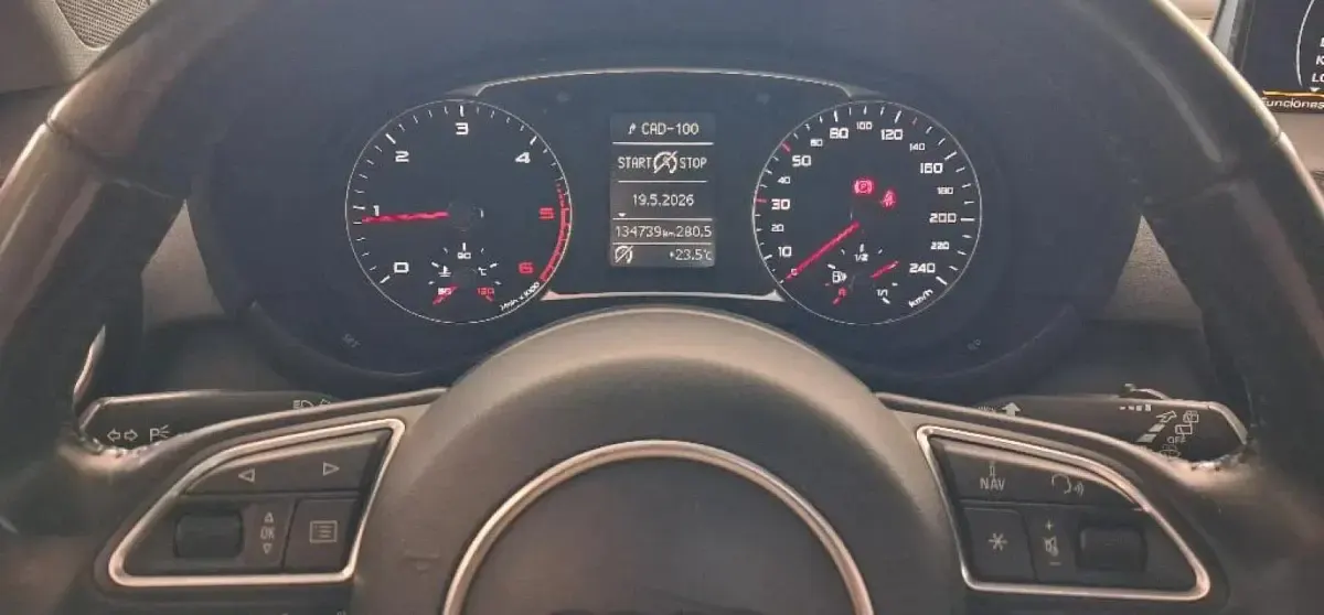 Usado Audi A1 Design 90 CV (66 kW) 2015 Rojo Utilitario
