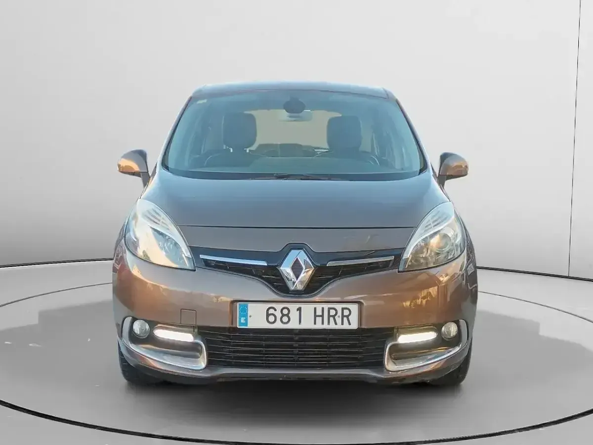 Usado Renault Scénic III Dynamique 110 CV (80 kW) 2013 Marrón Monovolumen