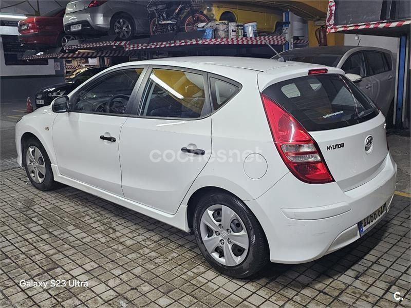 Blanco Usado 2010 Hyundai i30 Comfort Familiar | 7999 € (Precio justo) - Imagen 1/4
