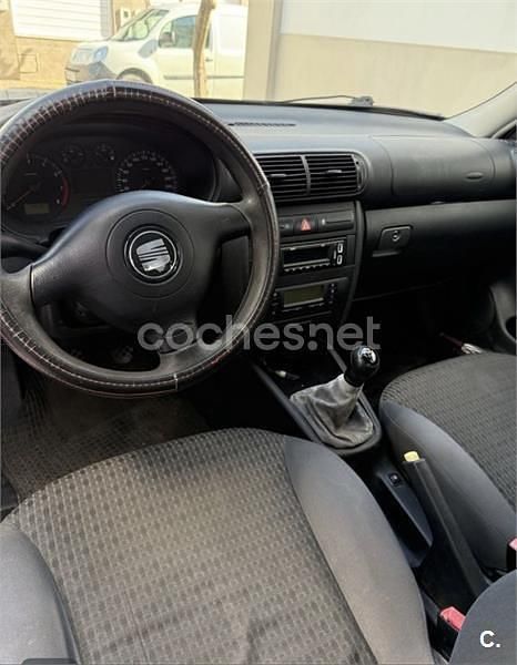 Usado Seat Toledo Stella 105 CV (77 kW) 2004 Gris / plata Berlina