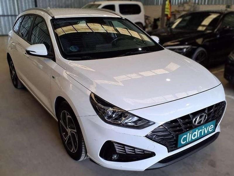 Käytetty Hyundai i30 120 HP (88 kW) 2023 Valkoinen Farmari