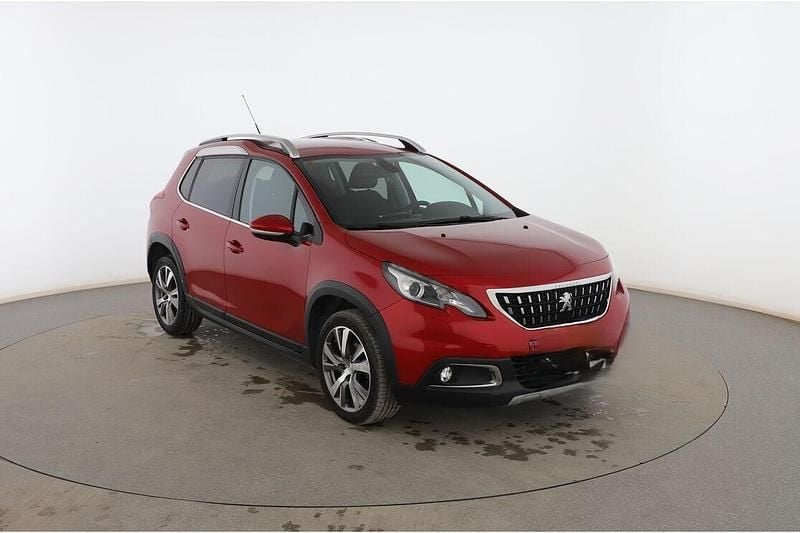 Usado Peugeot 2008 Allure 100 CV (73 kW) 2016 Rojo SUV