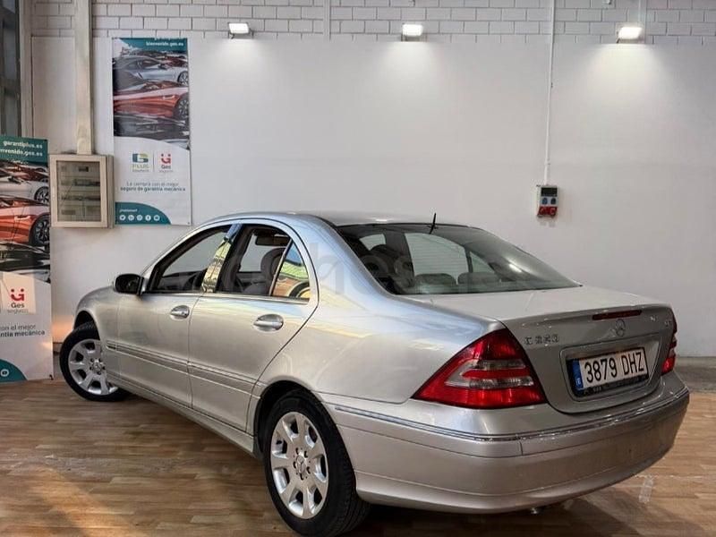 Usado Mercedes C220 Elegance 150 CV (110 kW) 2005 Gris / plata Familiar