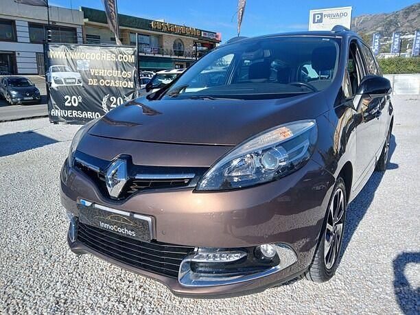Usado Renault Scénic III LIMITED 110 CV (80 kW) 2015 Marrón Monovolumen