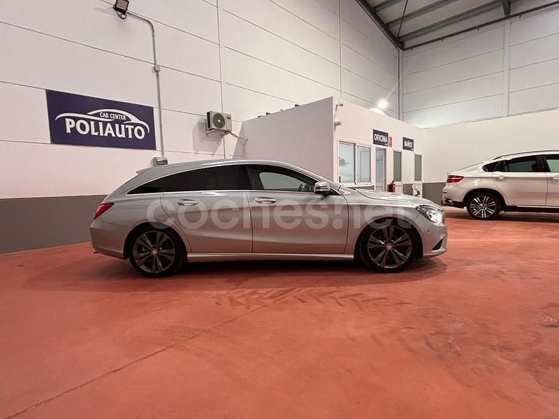 Usado Mercedes CLA220 Shooting Brake Urban 177 CV (130 kW) 2015 Gris / plata Familiar