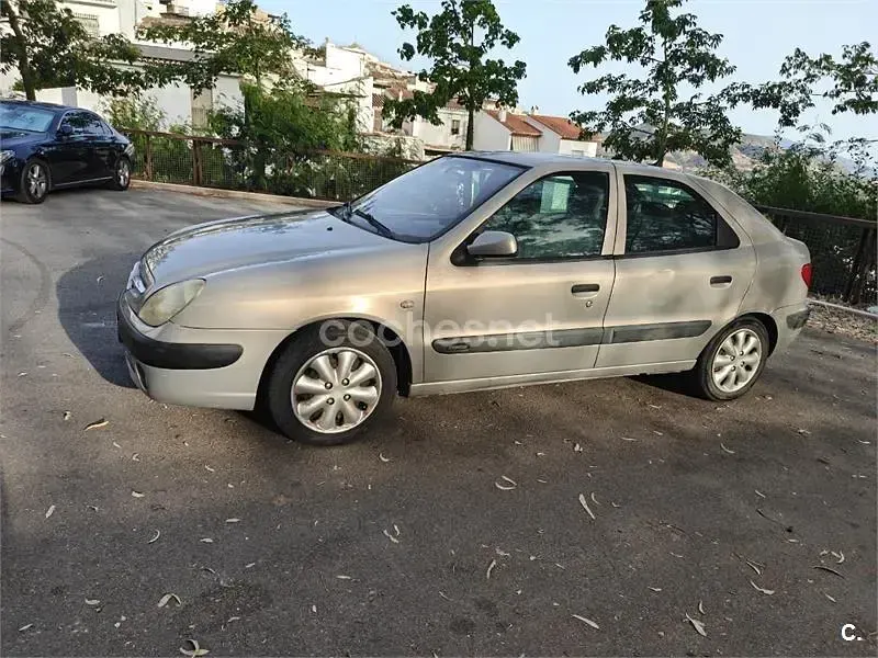 Usado Citroën Xsara 75 CV (55 kW) 2003 Beige Berlina