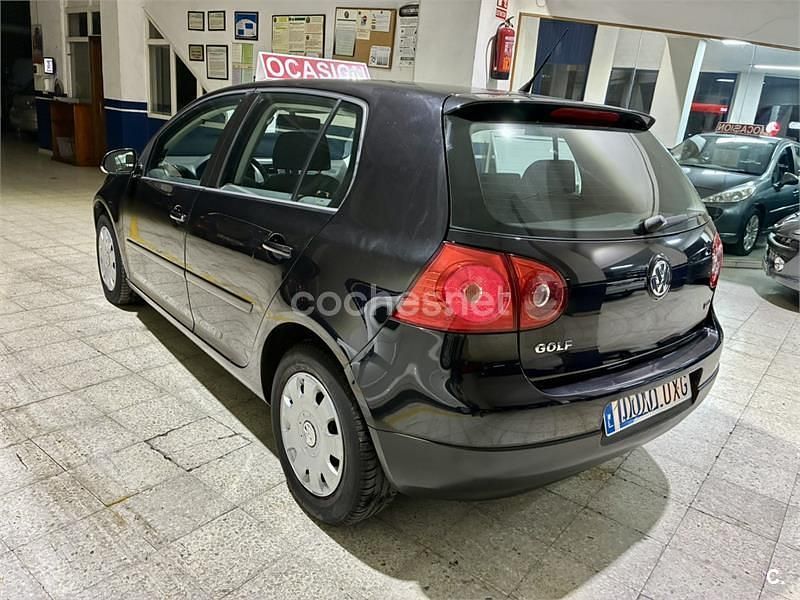 Usado VW Golf IV Highline 105 CV (77 kW) 2006 Negro Berlina