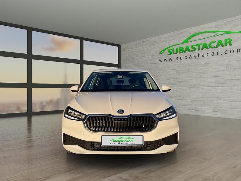 Usado Skoda Fabia Ambition 80 CV (58 kW) 2022 Blanco Utilitario