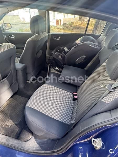 Usado Renault Mégane II Dynamique 115 CV (84 kW) 2004 Azul Berlina