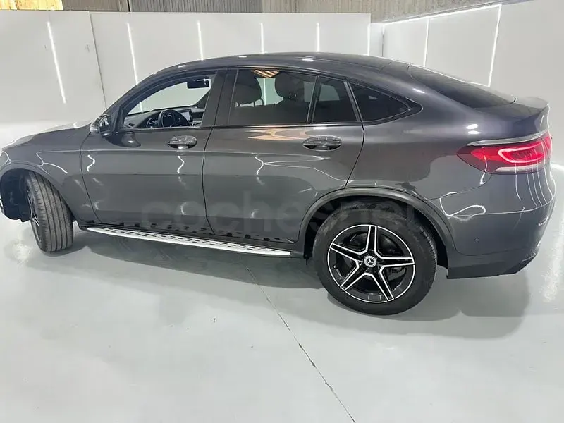 Usado Mercedes GLC220 194 CV (142 kW) 2021 Negro SUV
