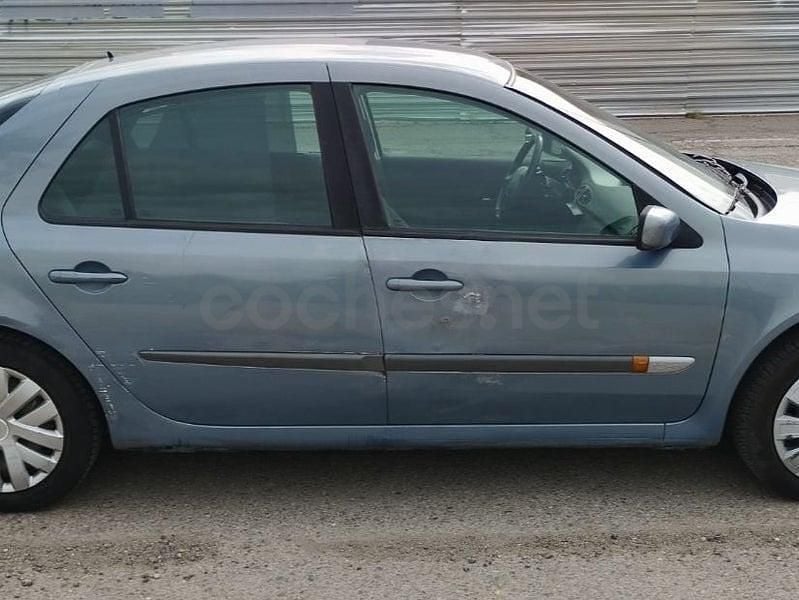 Usado Renault Laguna II Expression 120 CV (88 kW) 2004 Gris / plata Berlina