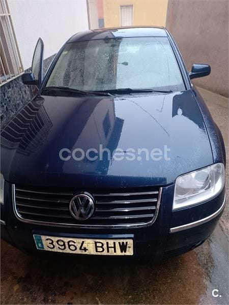 Azul Usado 2001 VW Passat Trendline Berlina | 3500 € (Precio justo) - Imagen 1/4