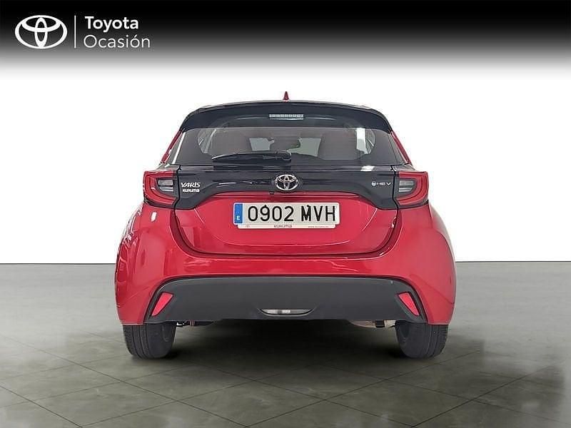 Usado Toyota Yaris Active 116 CV (85 kW) 2024 Rojo Utilitario