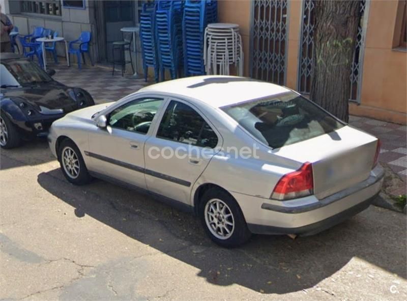Gris / plata Usado 2001 Volvo S60 Berlina | 1000 € (Buen precio) - Imagen 1/2