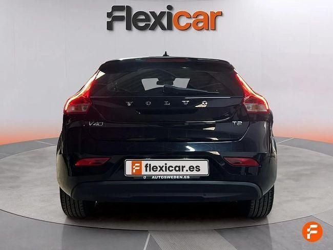 Usado Volvo V40 Momentum 122 CV (89 kW) 2018 Negro Familiar