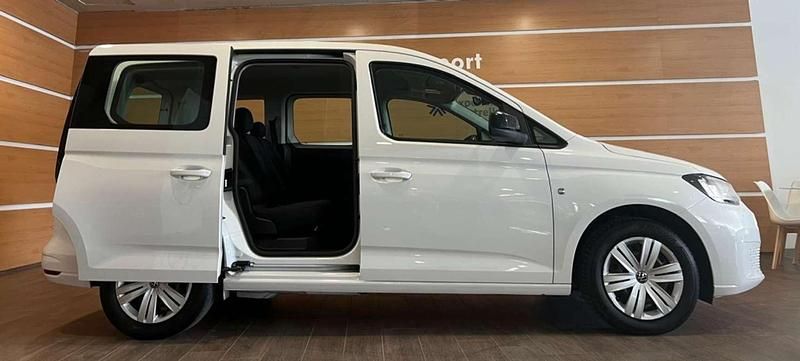 Usado VW Caddy 102 CV (75 kW) 2022 Blanco Monovolumen