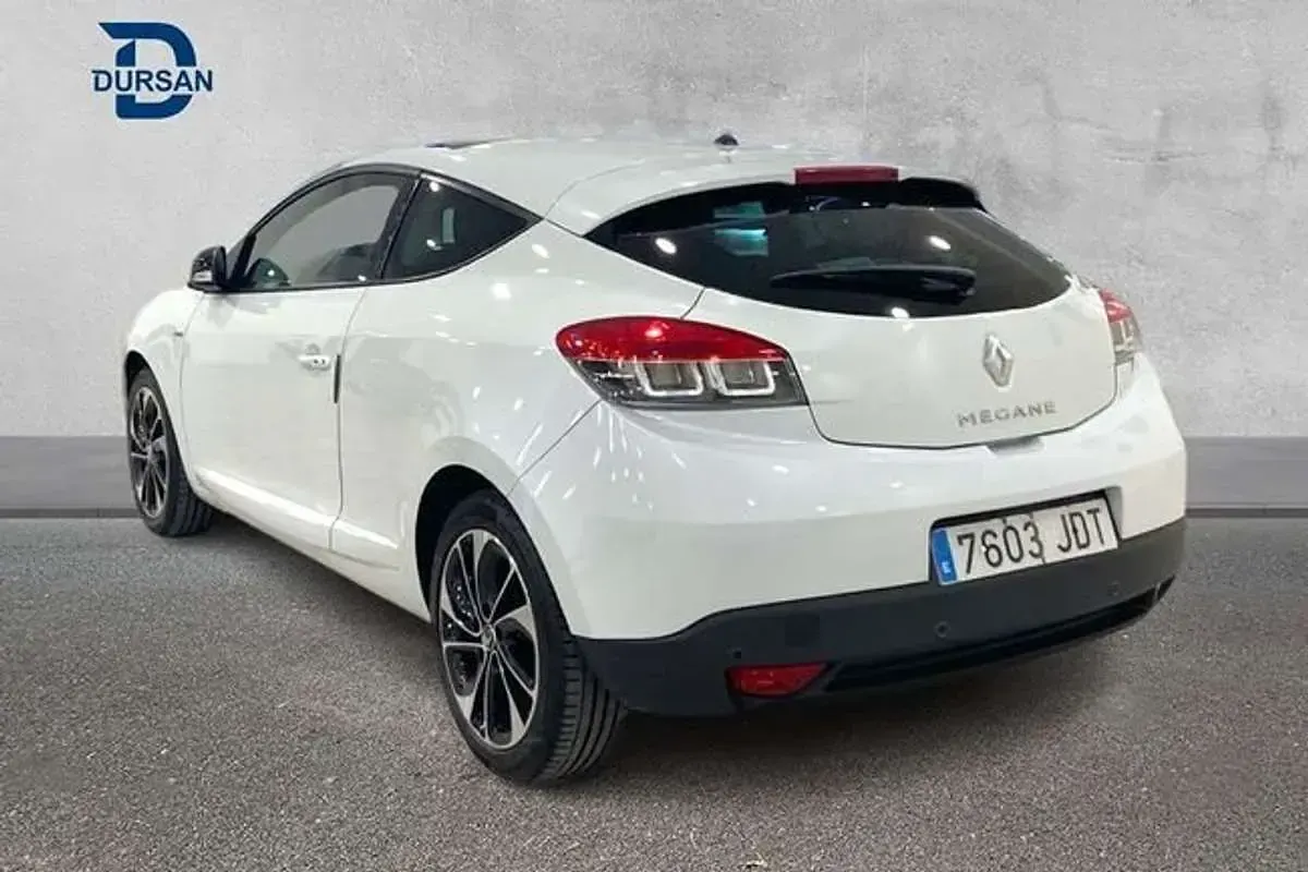 Usado Renault Mégane Coupé Bose Edition 110 CV (80 kW) 2015 Blanco Coupe