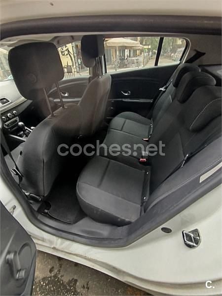 Usado Renault Mégane GrandTour LIMITED 115 CV (84 kW) 2014 Blanco Familiar