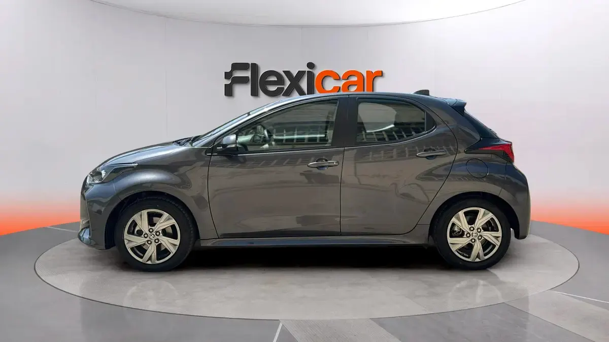 Usado Toyota Yaris Hybrid Business Edition 116 CV (85 kW) 2025 Gris Berlina