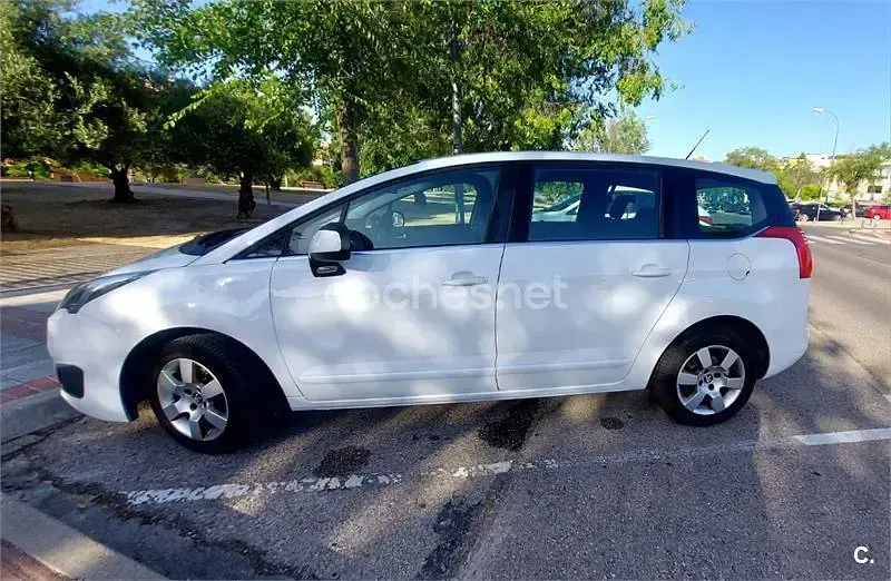 Usado Peugeot 5008 Active 115 CV (84 kW) 2013 Blanco Monovolumen