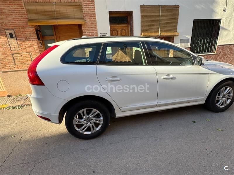 Usado Volvo XC60 Momentum 136 CV (100 kW) 2016 Blanco SUV