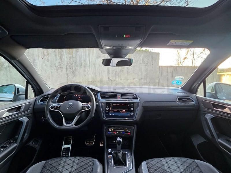 Usado VW Tiguan R-line 245 CV (180 kW) 2023 Gris / plata SUV