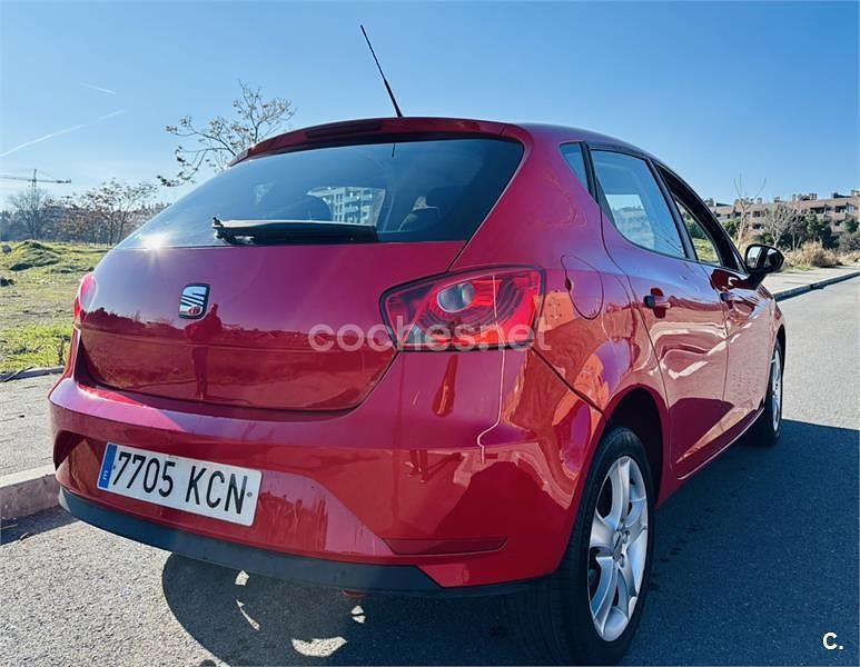 Usado Seat Ibiza Reference 90 CV (66 kW) 2017 Rojo Berlina