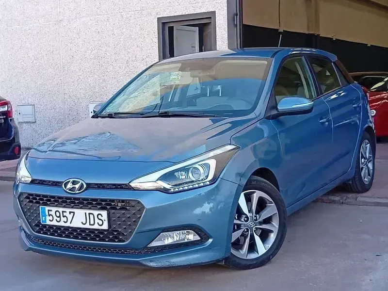 Usado Hyundai i20 90 CV (66 kW) 2016 Azul Berlina