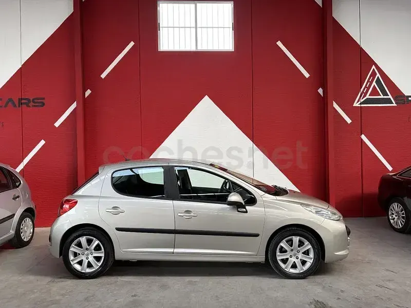 Usado Peugeot 207 120 CV (88 kW) 2007 Gris / plata Berlina