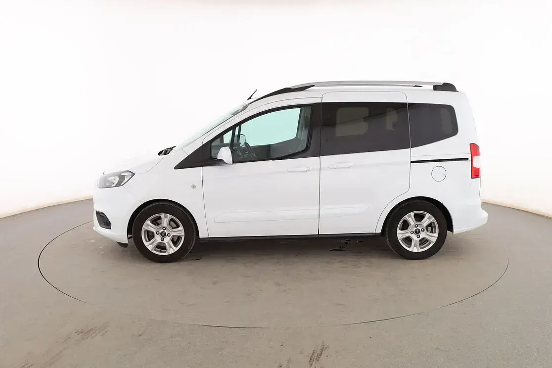 Usado Ford Tourneo Trend 100 CV (73 kW) 2019 Blanco Monovolumen