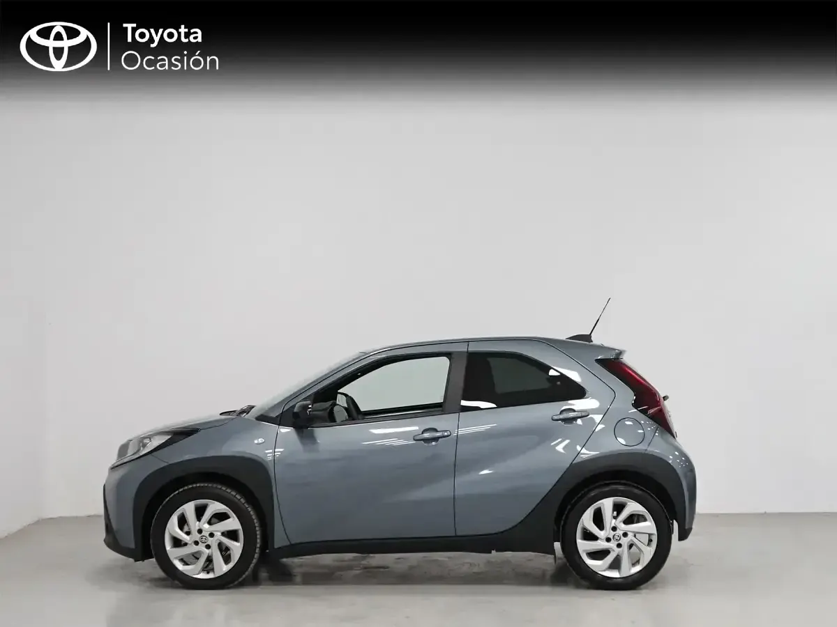 Usado Toyota Aygo X Play 72 CV (52 kW) 2024 Gris SUV
