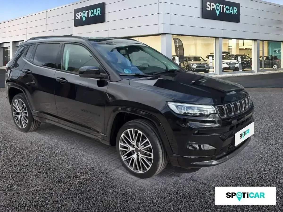 Usado Jeep Compass Summit 130 CV (95 kW) 2024 Negro SUV
