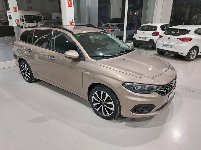 Usado Fiat Tipo Lounge 120 CV (88 kW) 2017 Marrón Familiar