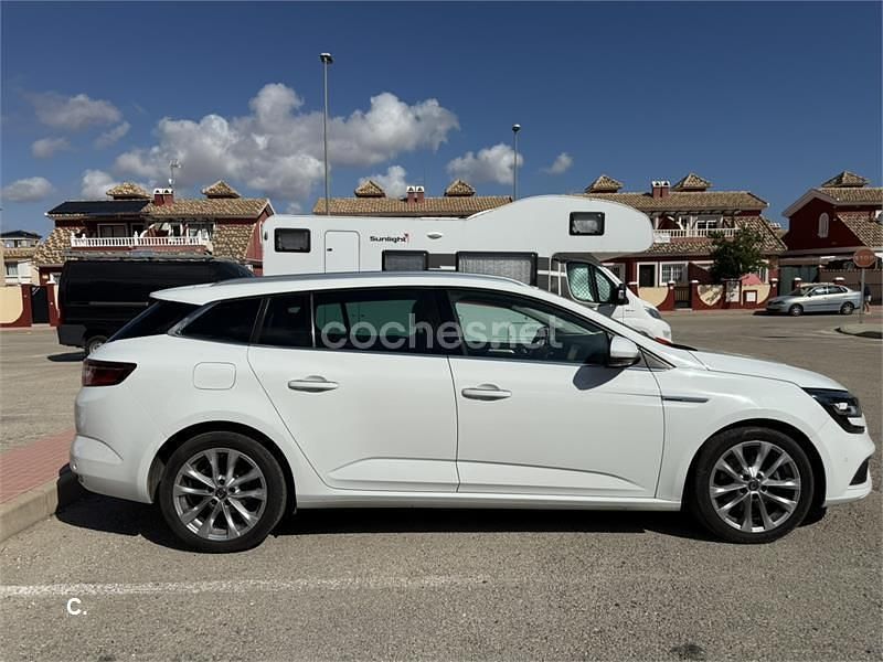 Usado Renault Mégane GrandTour Zen 130 CV (95 kW) 2018 Blanco Familiar
