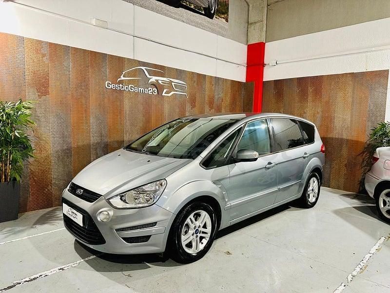Begagnad Ford S-MAX Titanium 140 HK (102 kW) 2014 Grå Minibuss