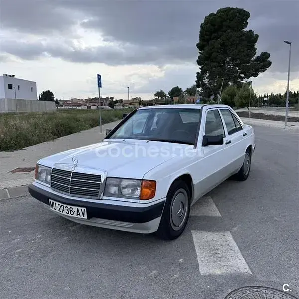 Usado Mercedes 190 126 CV (92 kW) 1991 Blanco Berlina