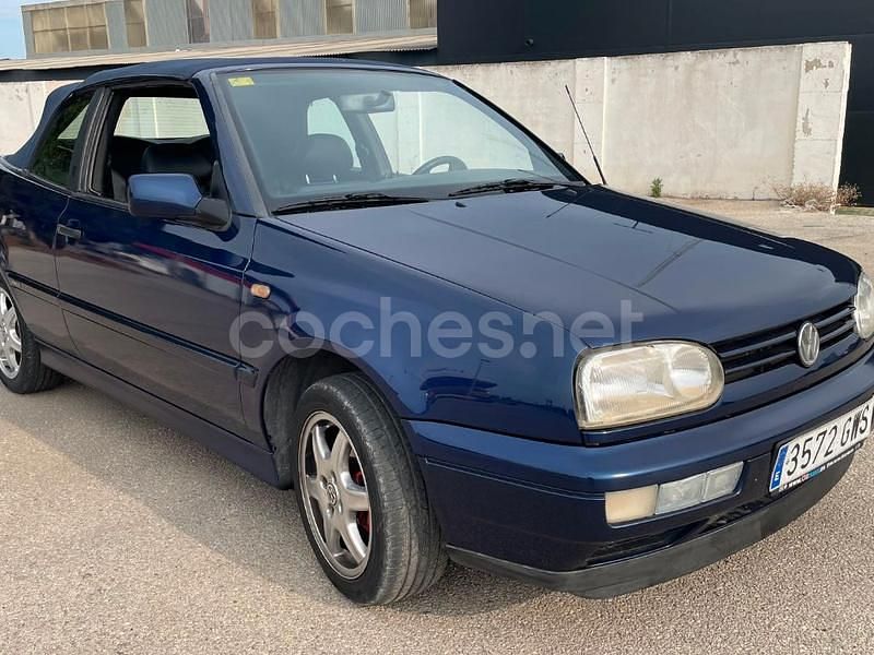 Usado VW Golf Cabriolet 100 CV (73 kW) 1997 Azul Descapotable