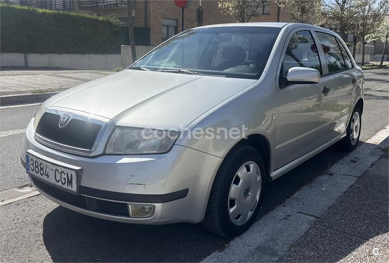 Usado Skoda Fabia 75 CV (55 kW) 2003 Gris / plata Berlina