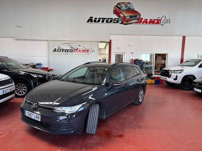 Usado VW Golf VIII Life 115 CV (84 kW) 2021 Gris / plata Familiar