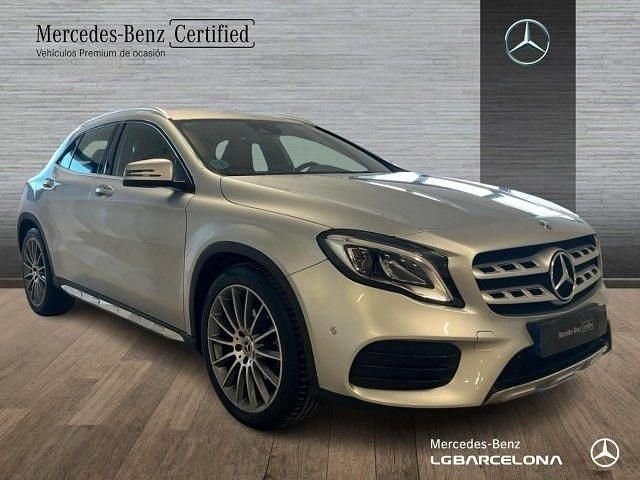 Usado Mercedes GLA180 122 CV (89 kW) 2020 Plata iridio SUV