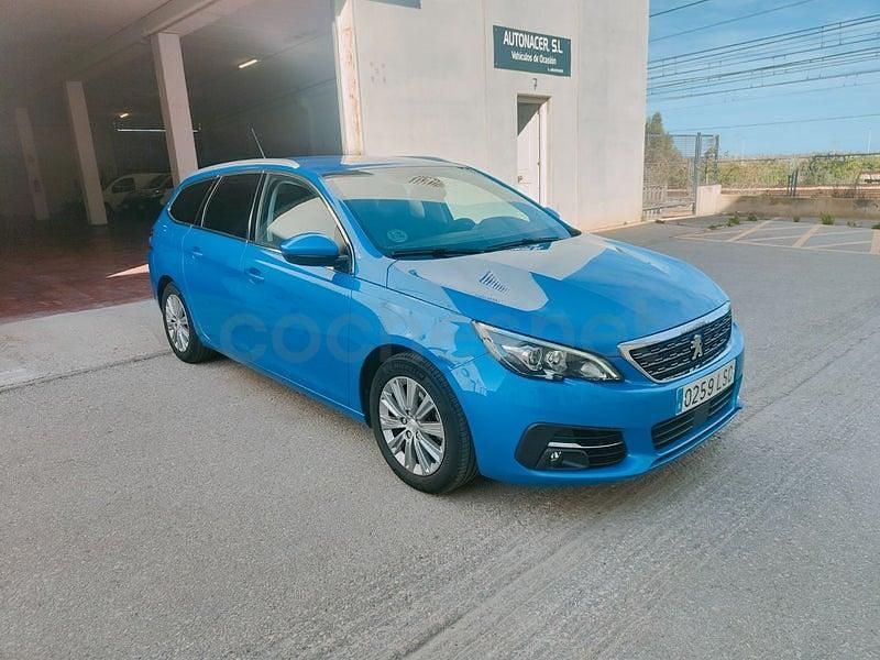 Begagnad Peugeot 308 SW Allure 130 HK (95 kW) 2021 Blå Kombi