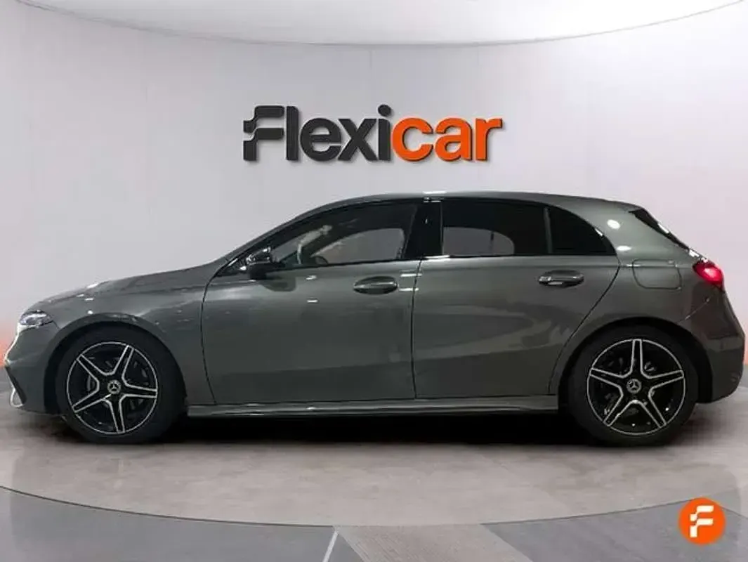 Usado Mercedes A180 136 CV (100 kW) 2025 Gris Berlina