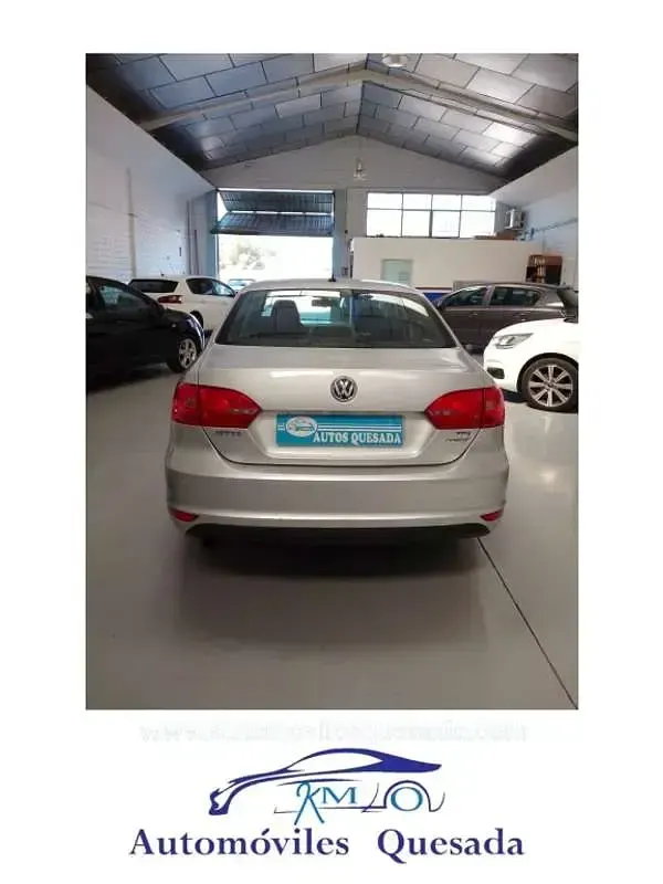 Usado VW Jetta Advance 105 CV (77 kW) 2014 Gris Berlina
