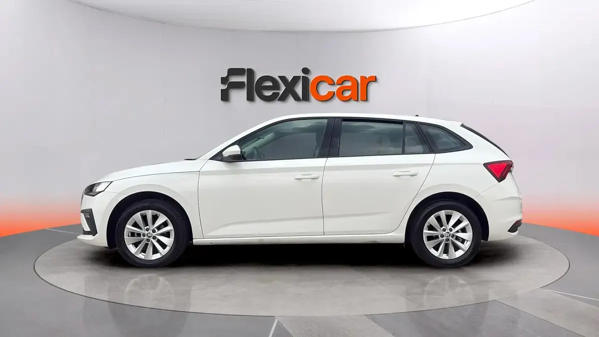 Usado Skoda Scala Essence 95 CV (69 kW) 2024 Blanco Utilitario
