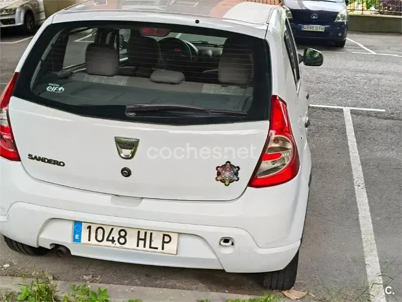 Usado Dacia Sandero Base 75 CV (55 kW) 2012 Blanco Berlina