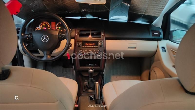 Usado Mercedes A150 Elegance 95 CV (69 kW) 2006 Beige Monovolumen